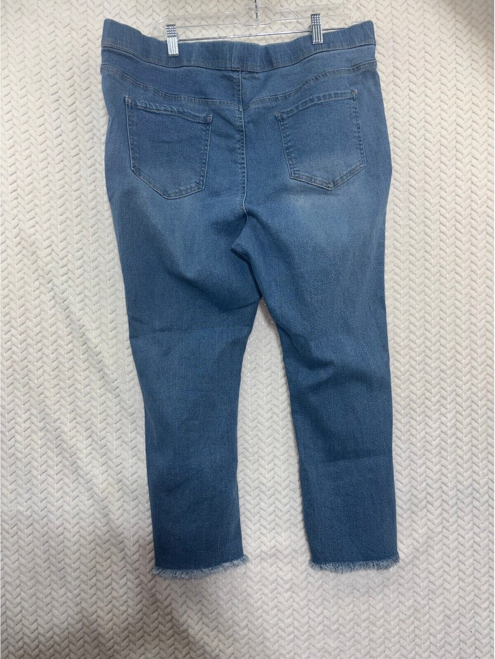 Just Be Women's Plus Size 2X Blue Denim Capri Jeans - Picture 4 of 5